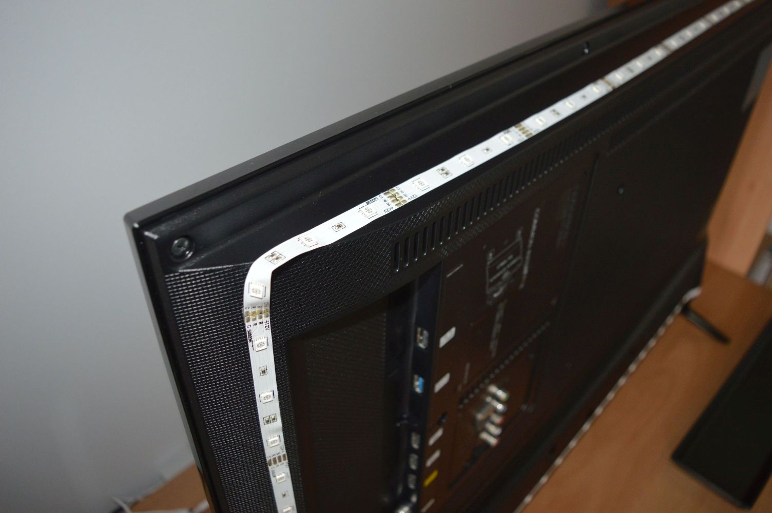 💥 ¿Cómo instalar tiras LED en tu Televisor? Aprende a hacerlo